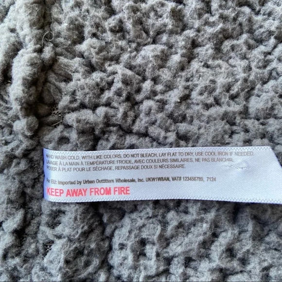 Urban Outfitters Snowflake Fleece Lining Infinity  Scarf - Picture 7 of 11